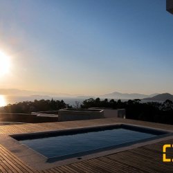 Casa em Condomínio com 461m², 3 quartos, 3 suítes, 4 garagens, no bairro Cacupé em Florianópolis