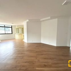 Apartamentos com 156m², 3 quartos, 3 suítes, 2 garagens, no bairro Centro em Florianópolis