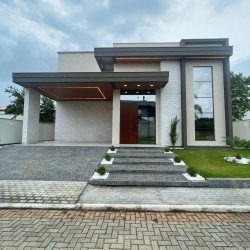 Casa em Condomínio com 291m², 3 quartos, 3 suítes, 2 garagens, no bairro Ingleses do RIo Vermelho em Florianópolis