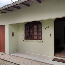 Casa Residencial com 136m², 2 quartos, 1 garagem, no bairro Centro em Palhoça