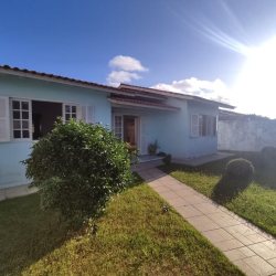 Casa Residencial com 178m², 3 quartos, 1 suíte, 2 garagens, no bairro Ingleses do Rio Vermelho em Florianópolis