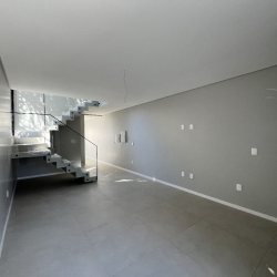 Casa Residencial com 1m², 3 quartos, 1 suíte, 2 garagens, no bairro Ingleses do Rio Vermelho em Florianópolis