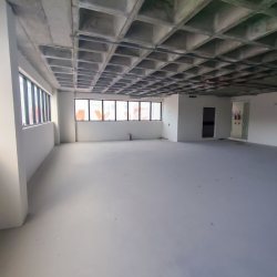 Sala com 156m², 3 garagens, no bairro João Paulo em Florianópolis