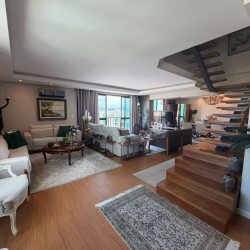 Cobertura com 418m², 3 quartos (sendo 3 suítes), 4 garagens, no bairro Centro em Florianópolis