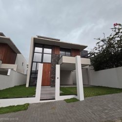 Casa Residencial com 189m², 4 quartos, 3 suítes, 2 garagens, no bairro Rio Tavares em Florianópolis