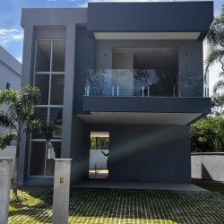 Casa Residencial com 176m², 3 quartos, 3 suítes, 2 garagens, no bairro Cacupé em Florianópolis
