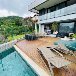 Casa em Condomínio com 413m², 3 quartos (sendo 3 suítes), 5 garagens, no bairro Lagoa da Conceição em Florianópolis