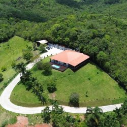 Sitio com 342m², 4 quartos, 2 suítes, 2 garagens, no bairro Colonia Santa Luzia em Santo Amaro Da Imperatriz