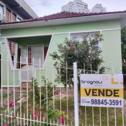 Casa Residencial com 60m², 2 quartos (sendo 1 suíte), 2 garagens, no bairro Capoeiras em Florianópolis