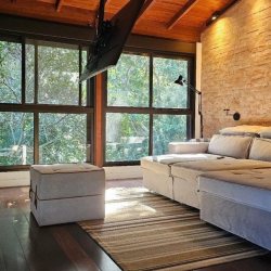 Casa Residencial com 350m², 5 quartos, 3 suítes, 4 garagens, no bairro Lagoa da Conceição em Florianópolis