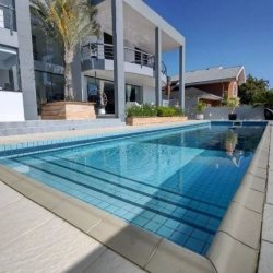 Casa Residencial com 585m², 5 quartos (sendo 3 suítes), 6 garagens, no bairro João Paulo em Florianópolis