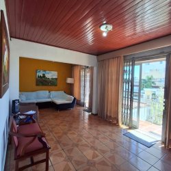 Casa Residencial com 108m², 3 quartos, 1 suíte, 2 garagens, no bairro Barreiros em São José