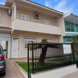 Casa Residencial com 237m², 5 quartos, 1 suíte, 6 garagens, no bairro Balneário em Florianópolis