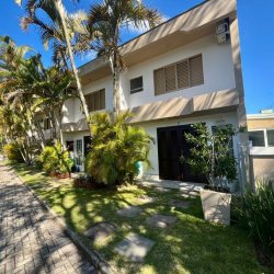 Casa em Condomínio com 73m², 2 quartos, 1 garagem, no bairro Jurerê em Florianópolis
