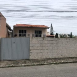 Casa Residencial com 260m², 3 quartos, 1 suíte, 6 garagens, no bairro Nossa Senhora Do Rosário em São José