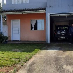 Casa Residencial com 195m², 3 quartos, 2 garagens, no bairro São João Do Rio Vermelho em Florianópolis