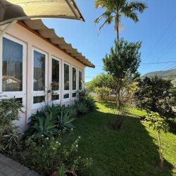 Casa Residencial com 229m², 4 quartos, 1 suíte, 4 garagens, no bairro Itacorubi em Florianópolis