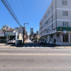 Terreno Comercial/Residencial com 300m², no bairro Barreiros em São José