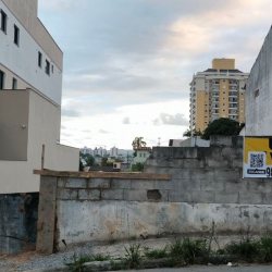 Terreno Comercial/Residencial com 300m², no bairro Barreiros em São José