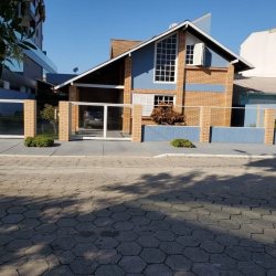 Casa Residencial com 173m², 4 quartos, 1 suíte, 3 garagens, no bairro Praia Grande em Governador Celso Ramos