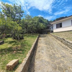 Casa Residencial com 560m², 4 quartos, 1 suíte, 6 garagens, no bairro Monte Verde em Florianópolis