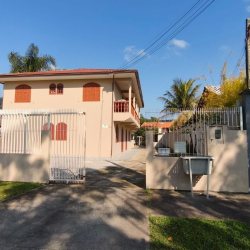 Casa Residencial com 240m², 7 quartos, 4 garagens, no bairro Canasvieiras em Florianópolis