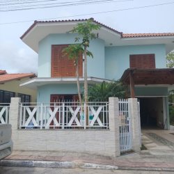 Casa Residencial com 212m², 4 quartos, 1 suíte, 2 garagens, no bairro Vargem Grande em Florianópolis