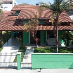 Casa Residencial com 340m², 3 quartos, 1 suíte, 3 garagens, no bairro Ingleses do Rio Vermelho em Florianópolis