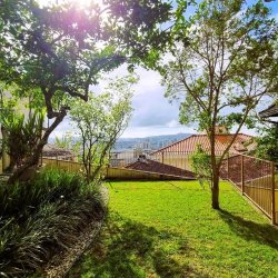 Casa Residencial com 207m², 3 quartos, 1 suíte, 2 garagens, no bairro Roçado em São José