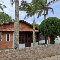 Casa em Condomínio com 200m², 4 quartos, 1 suíte, 3 garagens, no bairro Ingleses do Rio Vermelho em Florianópolis