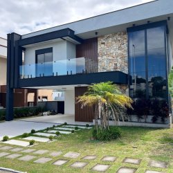 Casa em Condomínio com 272m², 3 quartos (sendo 3 suítes), 2 garagens, no bairro São João Do Rio Vermelho em Florianópolis