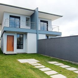 Casa Residencial com 140m², 3 quartos, 1 suíte, 2 garagens, no bairro Campeche em Florianópolis