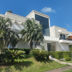 Casa Residencial com 995m², 9 quartos, 8 suítes, 4 garagens, no bairro Jurerê Internacional em Florianópolis