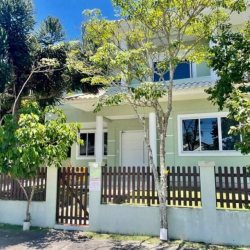 Casa Residencial com 450m², 4 quartos, 3 suítes, 4 garagens, no bairro Jurerê em Florianópolis