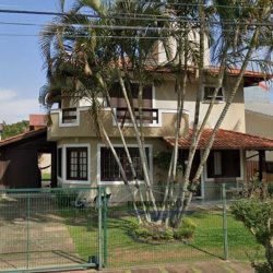 Casa Residencial com 200m², 4 quartos, 1 suíte, 3 garagens, no bairro Jurerê Internacional em Florianópolis