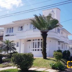 Casa Residencial com 450m², 5 quartos, 4 suítes, 3 garagens, no bairro Jurerê Internacional em Florianópolis