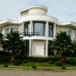 Casa Residencial com 470m², 4 quartos, 4 suítes, 2 garagens, no bairro Jurerê Internacional em Florianópolis