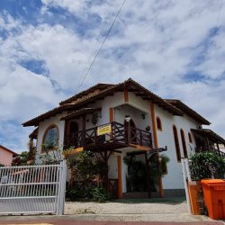 Pousada com 852m², 14 quartos (sendo 7 suítes), 10 garagens, no bairro Ponta das Canas em Florianópolis