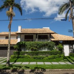 Casa Residencial com 280m², 4 quartos, 2 suítes, 2 garagens, no bairro Jurerê Internacional em Florianópolis