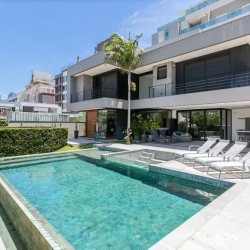 Casa Residencial com 460m², 5 quartos, 5 suítes, 2 garagens, no bairro Jurerê Internacional em Florianópolis