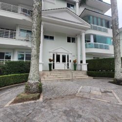 Apartamentos com 124m², 3 quartos (sendo 3 suítes), 2 garagens, no bairro Jurerê em Florianópolis