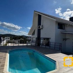 Cobertura com 330m², 3 quartos, 3 suítes, 2 garagens, no bairro Jurerê Internacional em Florianópolis