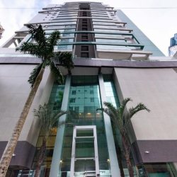 Apartamentos com 167m², 4 quartos (sendo 2 suítes), 2 garagens, no bairro Centro em Balneário Camboriú