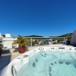 Cobertura com 224m², 3 quartos, 3 suítes, 2 garagens, no bairro Jurerê Internacional em Florianópolis