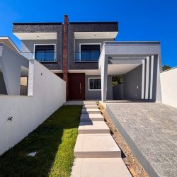 Sobrado Residencial com 153m², 3 quartos, 3 suítes, 2 garagens, no bairro São João Do Rio Vermelho em Florianópolis