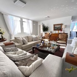Apartamentos com 202m², 4 quartos (sendo 3 suítes), 2 garagens, no bairro Centro em Florianópolis