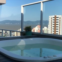 Cobertura com 213m², 3 quartos (sendo 3 suítes), 2 garagens, no bairro Barreiros em São José