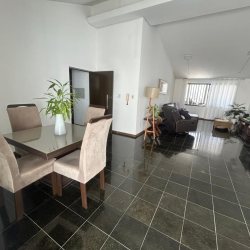 Casa Residencial/Comercial com 400m², 4 garagens, no bairro Centro em Florianópolis