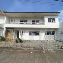 Casa Residencial com 192m², 3 quartos (sendo 1 suíte), 3 garagens, no bairro Jardim Atlântico em Florianópolis