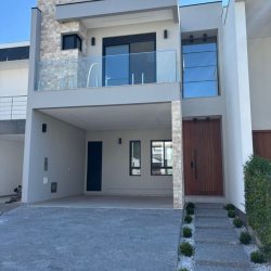 Casa em Condomínio com 176m², 3 quartos, 1 suíte, 4 garagens, no bairro Beira Rio em Biguaçu